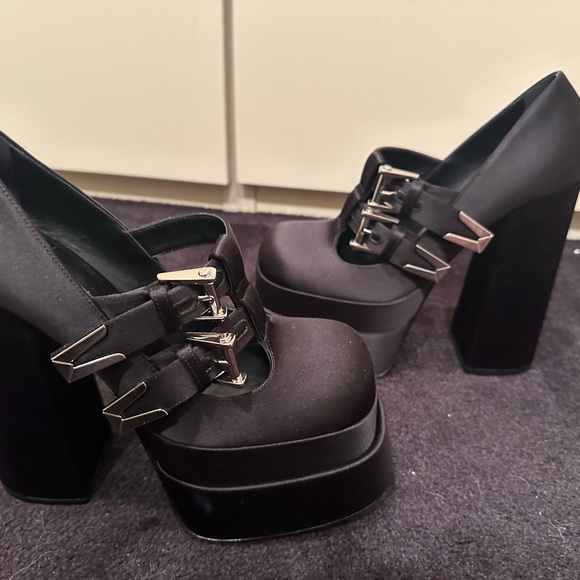 VERSACE Black Aevitas Heels 38.5 8.5 $895 - Picture 6 of 10